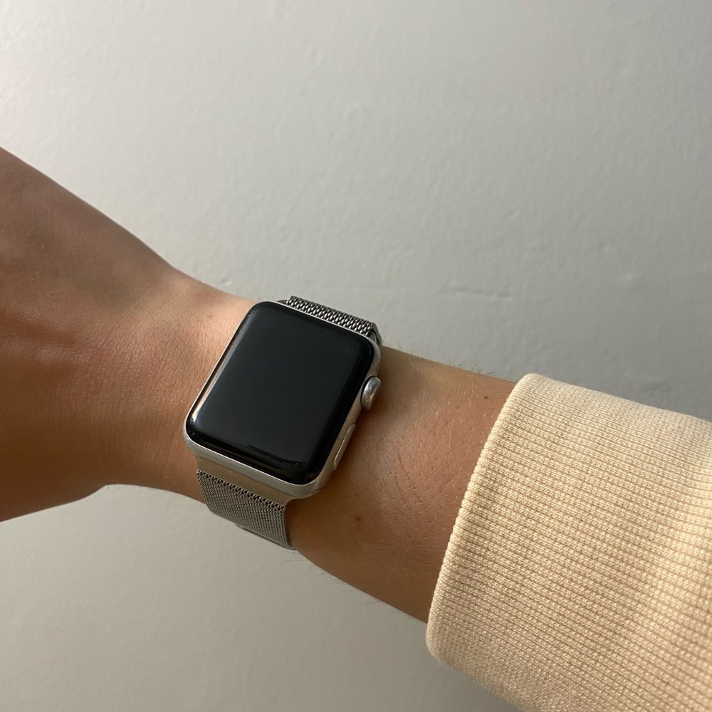 Apple Watch Series 3 - A1858 - 38mm Aluminum Case with Milanese Loop Band